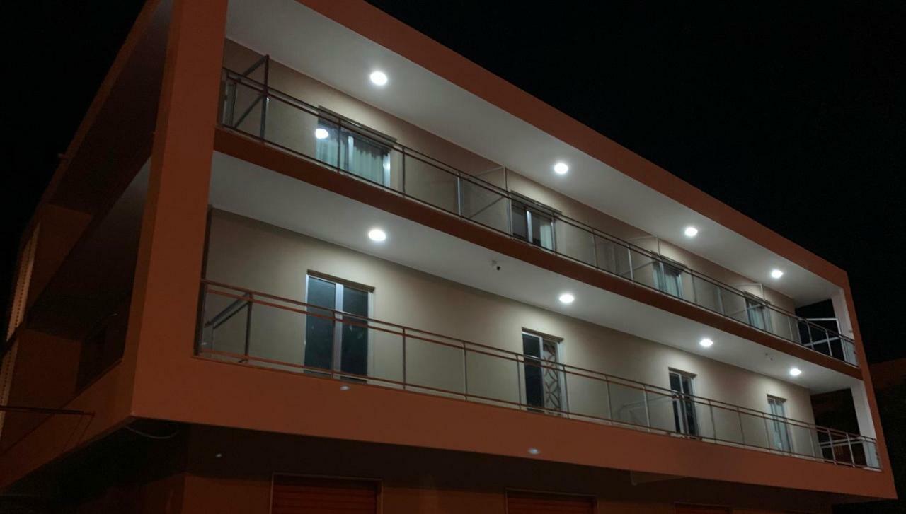 Red'S Apartments Torre Melissa Dış mekan fotoğraf