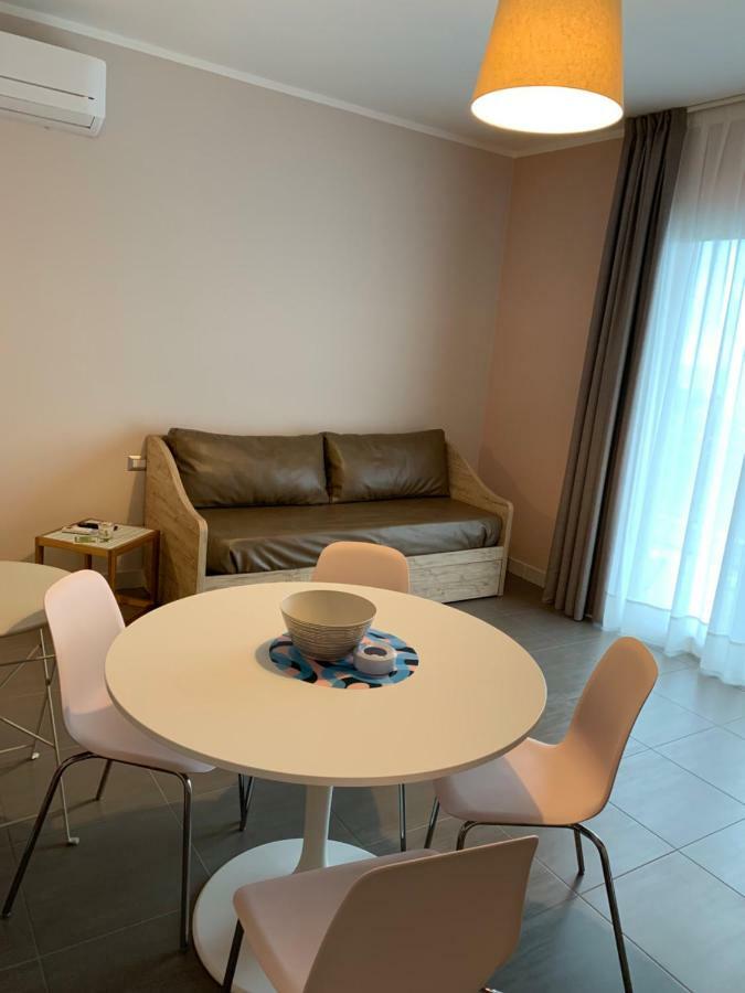 Red'S Apartments Torre Melissa Dış mekan fotoğraf